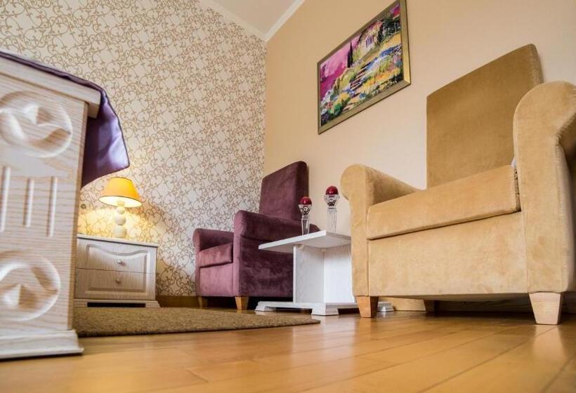 اتاق سوپریور, Tustan