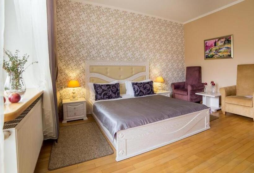 اتاق سوپریور, Tustan