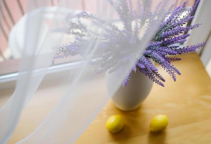 اتاق راحتی, Tustan