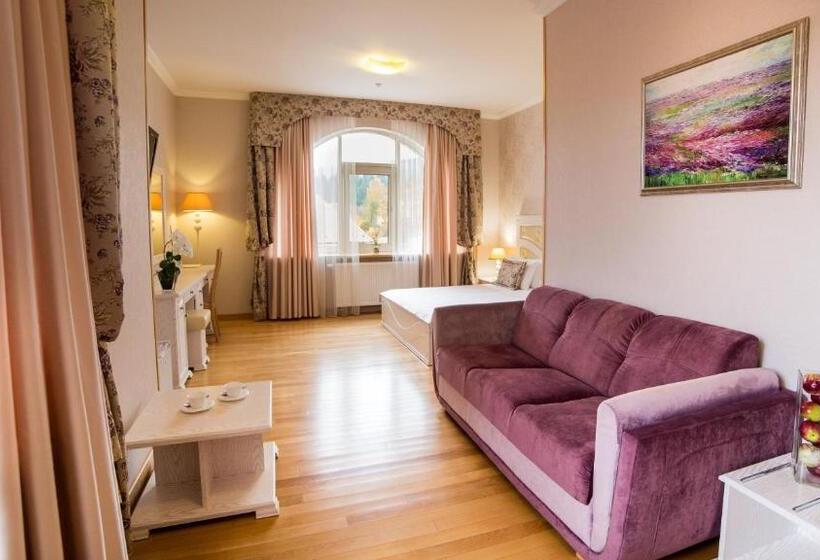 اتاق لوکس, Tustan