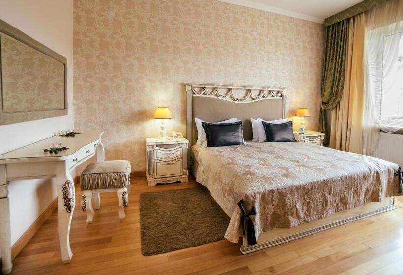 سوییت سوپریور, Tustan