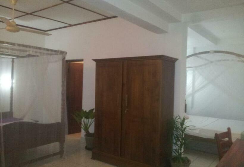 デラックストリプルルーム, White Bridge House & Resort