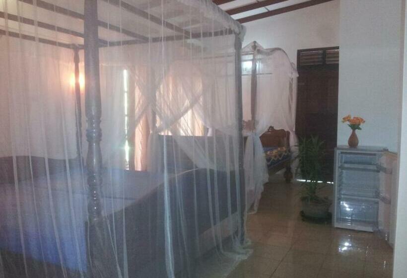 デラックストリプルルーム, White Bridge House & Resort