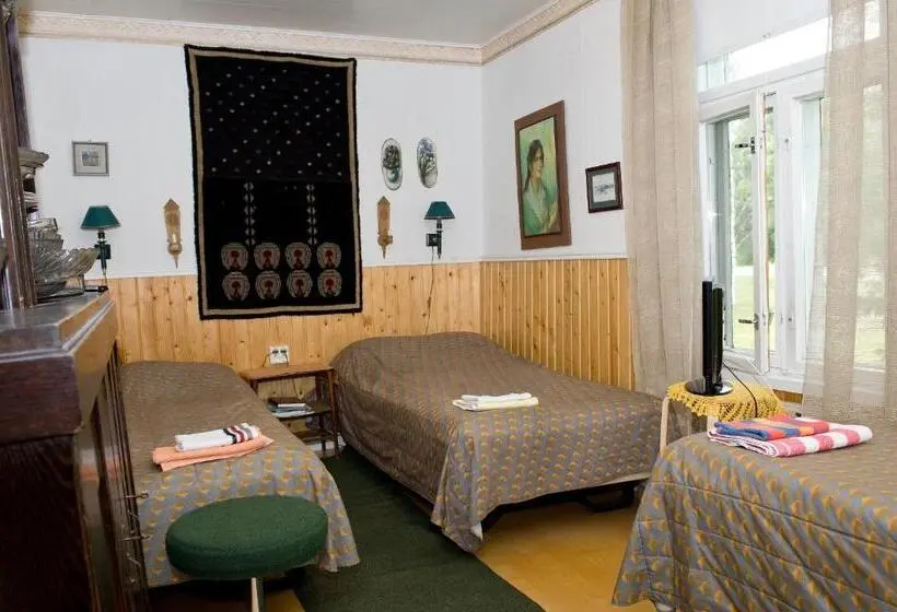 バスルーム共有のトリプルスタンダード, Kartano Hostel