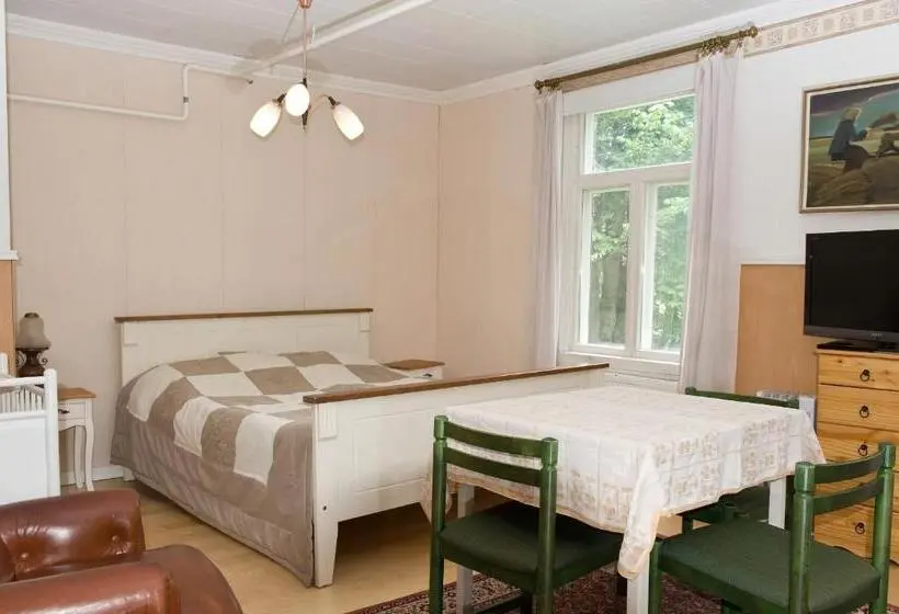 浴室共有スタンダード4人用ルーム, Kartano Hostel