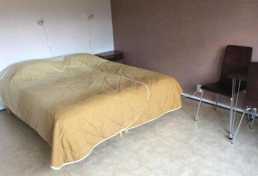 חדר משפחתי, Leo Hotelli