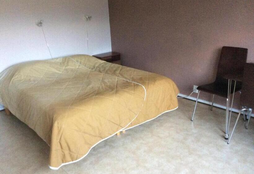 חדר משפחתי, Leo Hotelli