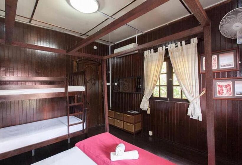 کلبه ییلاقی, Melina Beach Resort