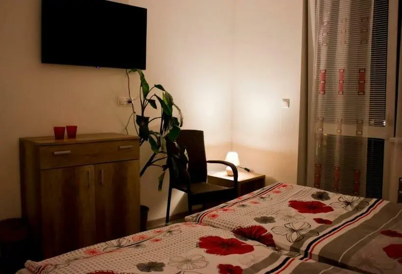 اتاق استاندارد با بالکن, Motel Görföl
