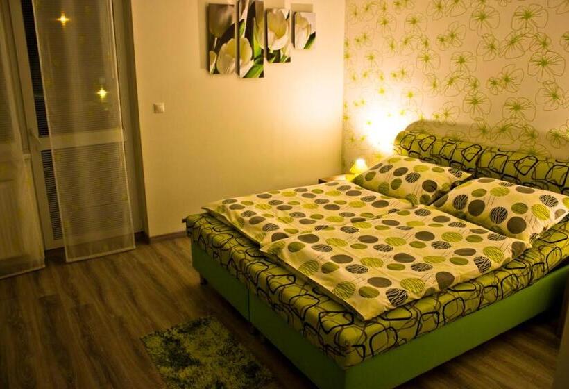 Номер Стандарт с Балконом, Motel Görföl