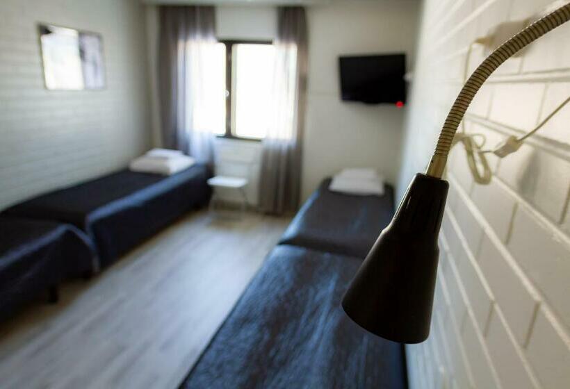 اتاق استاندارد چهارنفره با سرویس بهداشتی مشترک, Outdoor Hostel Laajis