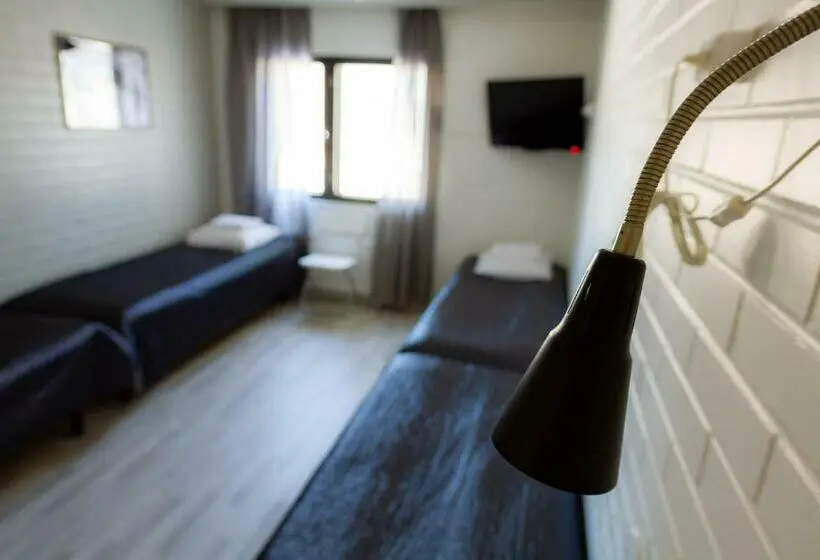 اتاق استاندارد چهارنفره با سرویس بهداشتی مشترک, Outdoor Hostel Laajis