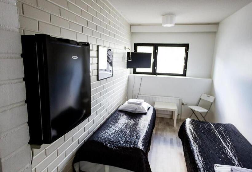 バス共有のスタンダードルーム, Outdoor Hostel Laajis