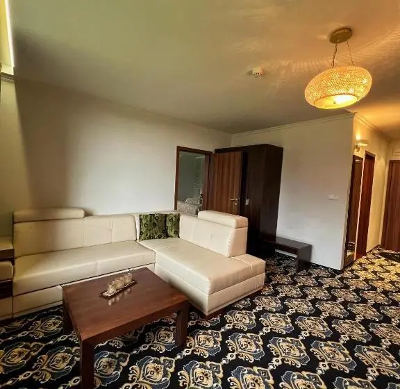سوئیت لوکس با چشمانداز کوهستان, President Hotel Montfort