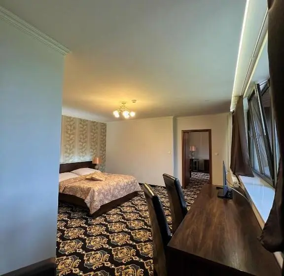 سوئیت لوکس با چشمانداز کوهستان, President Hotel Montfort