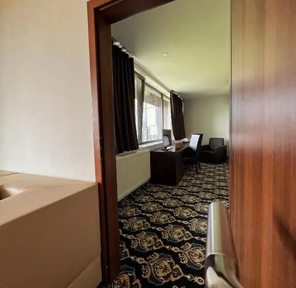 سوئیت لوکس با چشمانداز کوهستان, President Hotel Montfort