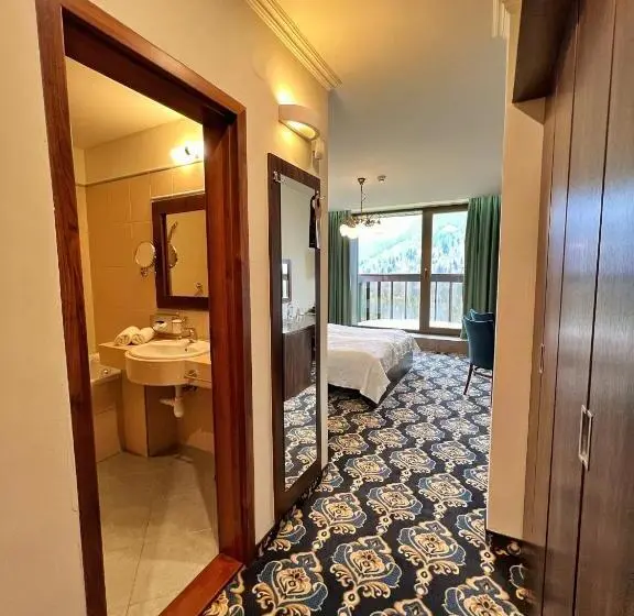 اتاق خانوادگی با چشمانداز کوه, President Hotel Montfort