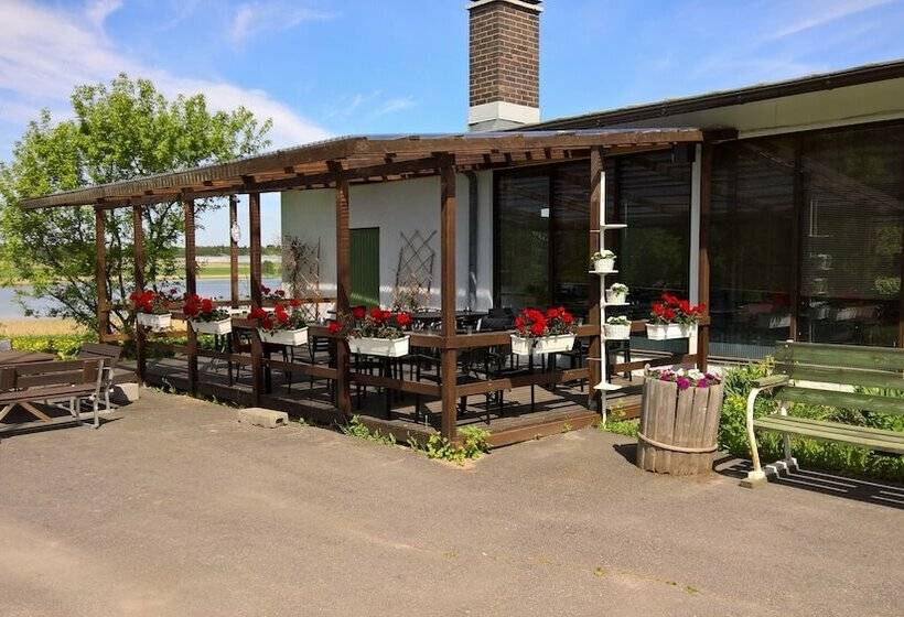 חדר סטנדרט לשלושה עם חדר אמבטיה משוף, Koivukankare