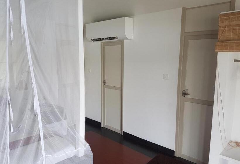 오두막, Les 3 Elephants