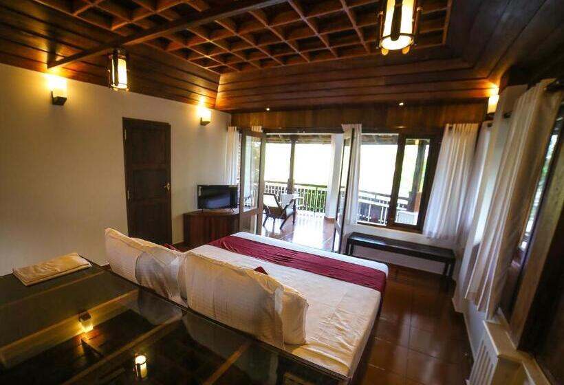 Superior room with lake view, Les 3 Elephants