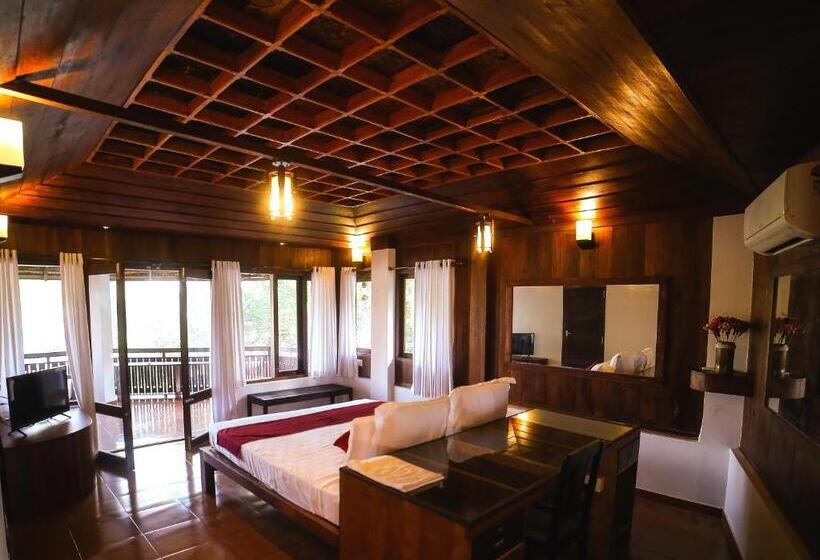 Superior room with lake view, Les 3 Elephants