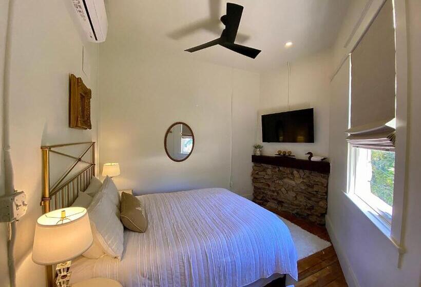 جناح رئاسى, Warner