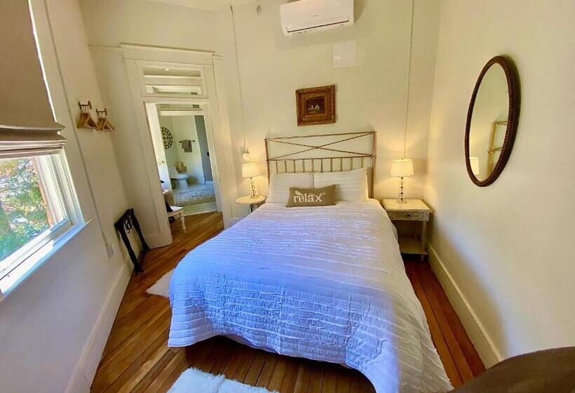 جناح رئاسى, Warner