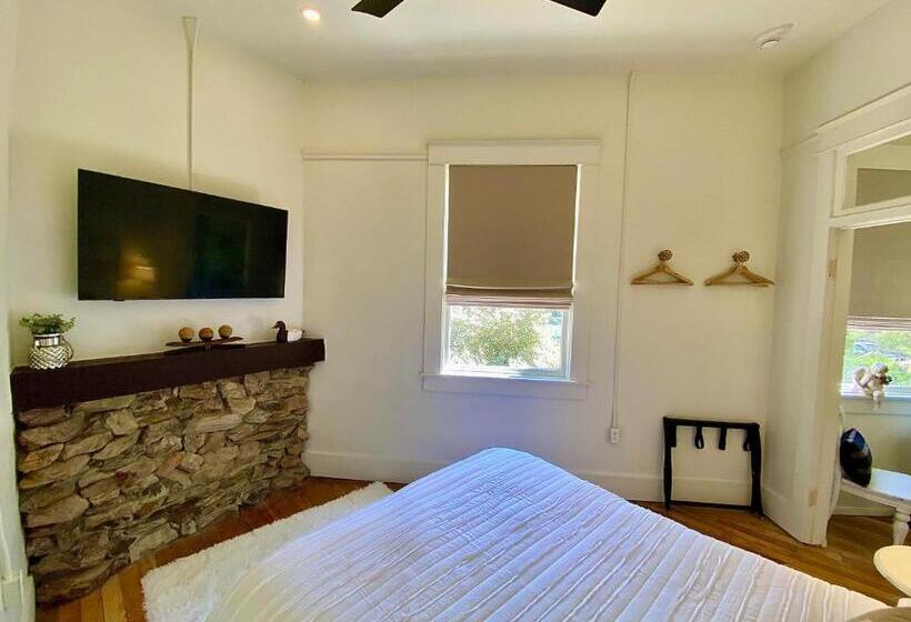 جناح رئاسى, Warner