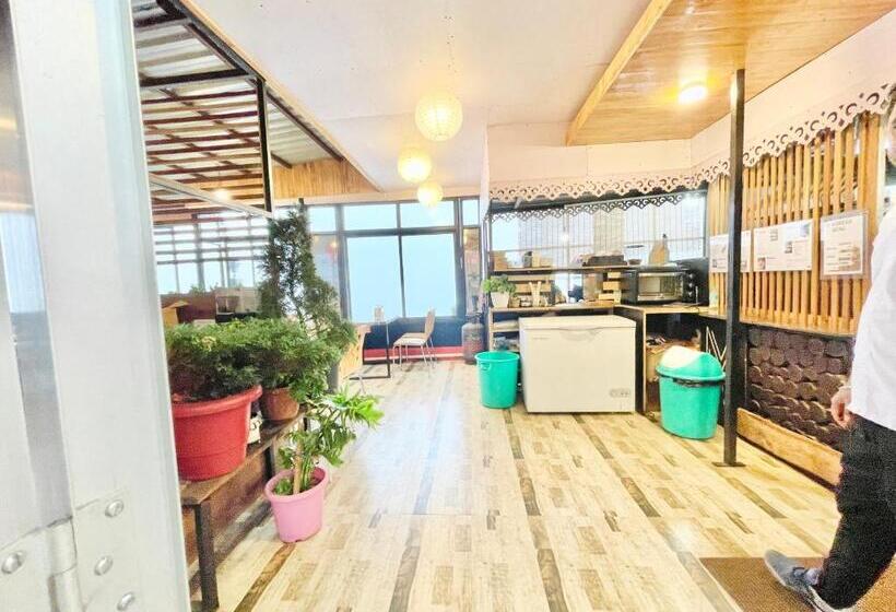 디럭스 룸, Sn Close