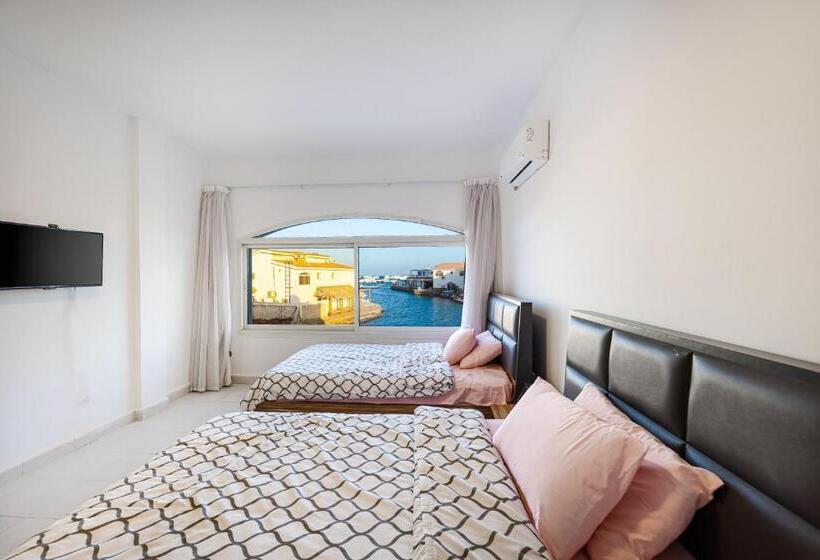 اتاق استاندارد با سرویس بهداشتی مشترک, Aden Beach   Sea View Room With Beach Access In Villa