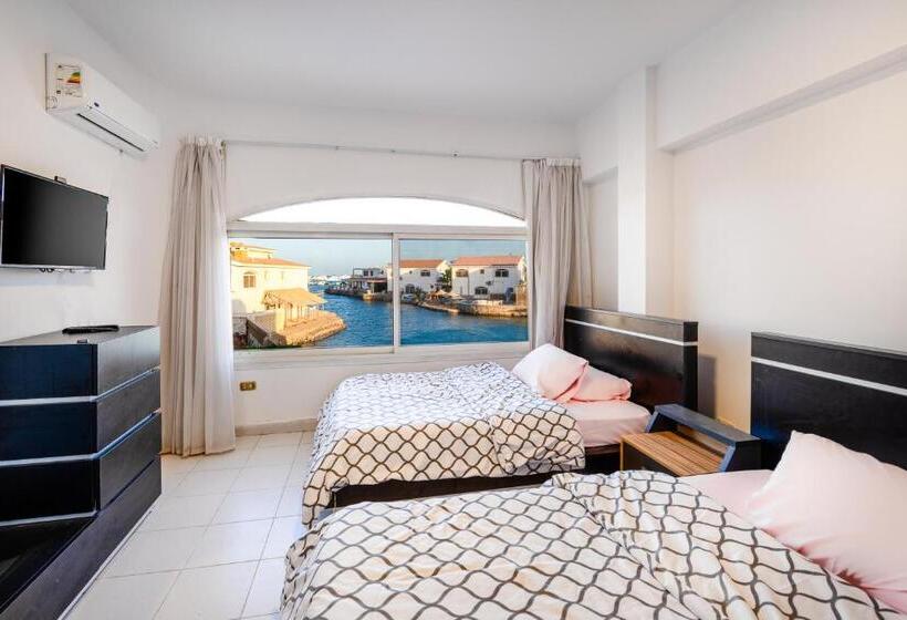 اتاق استاندارد با سرویس بهداشتی مشترک, Aden Beach   Sea View Room With Beach Access In Villa