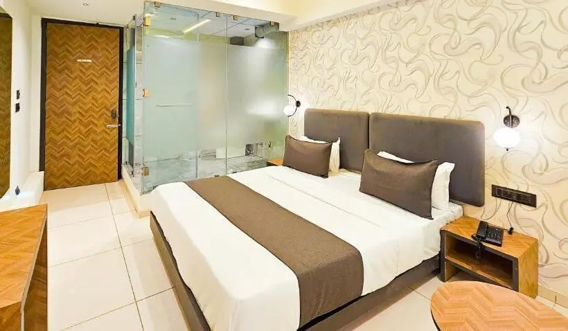 Chambre Deluxe, Nova Bizz