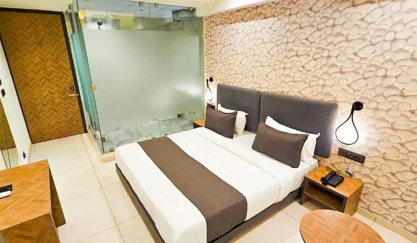 Chambre Deluxe, Nova Bizz