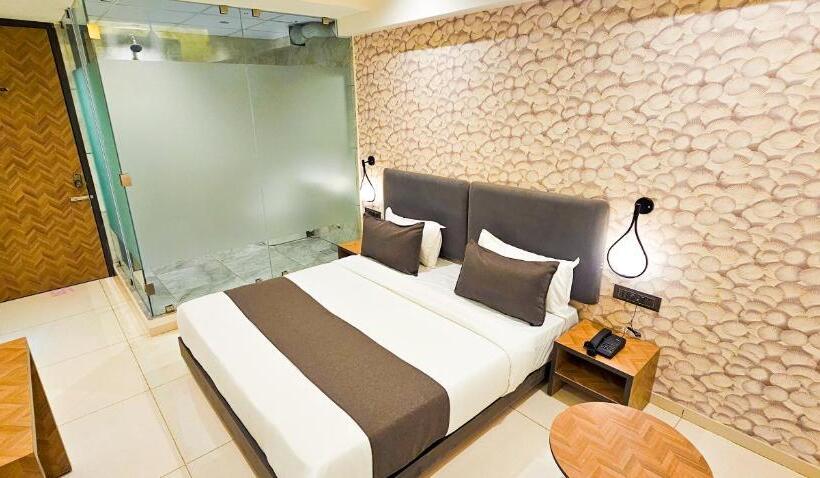 디럭스 룸, Nova Bizz