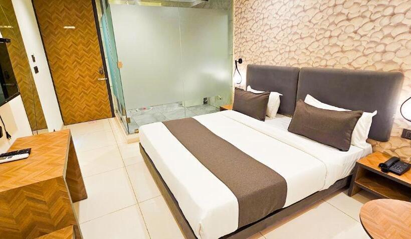 디럭스 룸, Nova Bizz