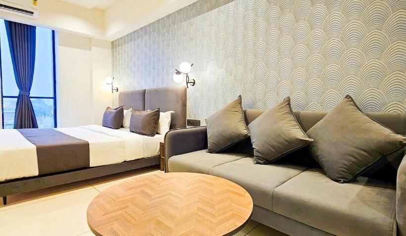 스위트 도시 전망, Nova Bizz