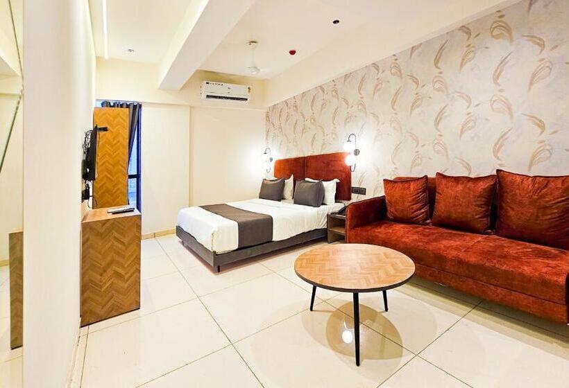 자쿠지 스위트, Nova Bizz