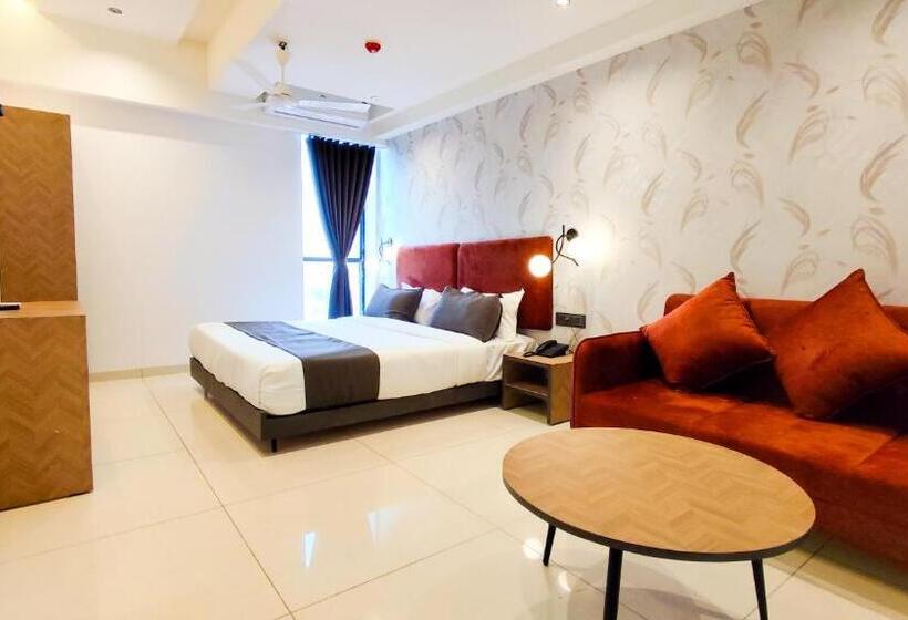 자쿠지 스위트, Nova Bizz