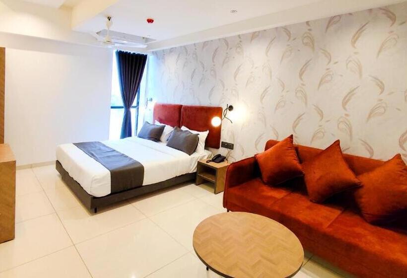 자쿠지 스위트, Nova Bizz