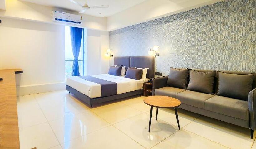 디럭스 룸 킹사이즈 침대, Nova Bizz