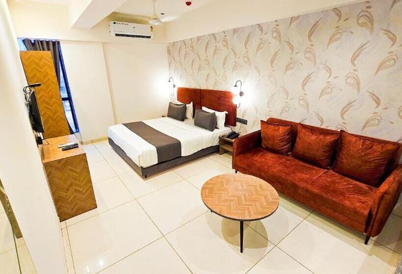 디럭스 룸 킹사이즈 침대, Nova Bizz