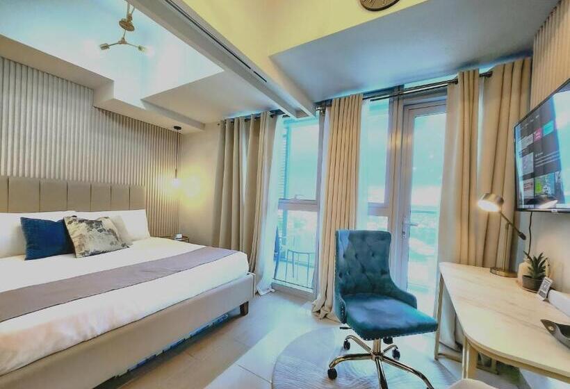 带1个卧室的带阳台的公寓, Luxestaysmnl Parisian Charm 1br Suite Pool Gym 400mbps Wifi Netflix Amazing City View