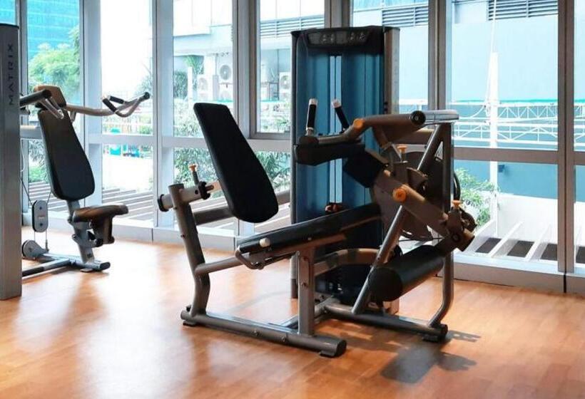 带1个卧室的带阳台的公寓, Luxestaysmnl Parisian Charm 1br Suite Pool Gym 400mbps Wifi Netflix Amazing City View