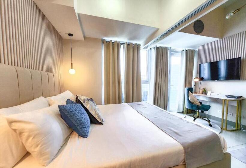 带1个卧室的带阳台的公寓, Luxestaysmnl Parisian Charm 1br Suite Pool Gym 400mbps Wifi Netflix Amazing City View