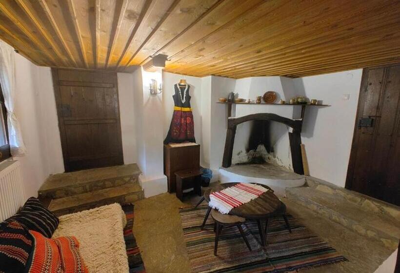 Aile Odası, хаджидимовата къща