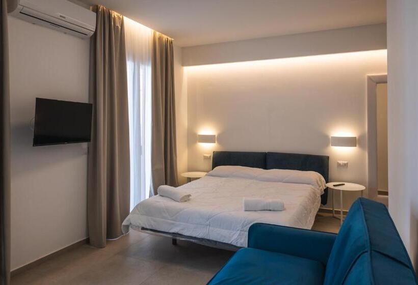 Четырехместный Номер Стандарт с Балконом, Atena Room