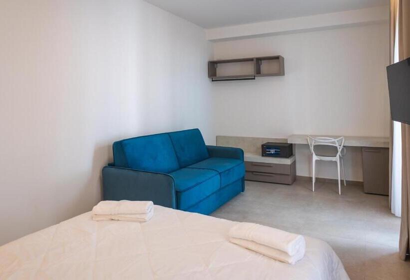 Четырехместный Номер Стандарт с Балконом, Atena Room