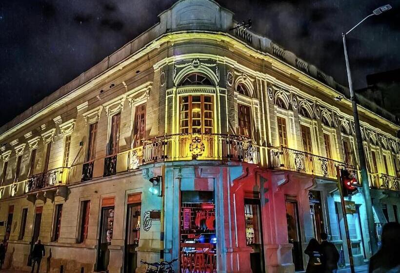 استودیوی استاندارد, Colonia Suites 722