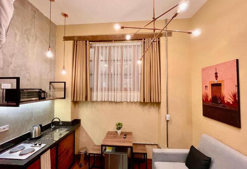 استودیوی استاندارد, Colonia Suites 722