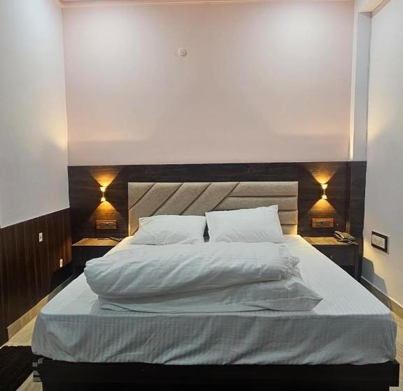 Номер Deluxe, Divine Place